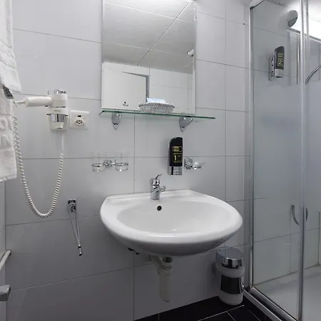 杜福尔酒店 3* 比尔